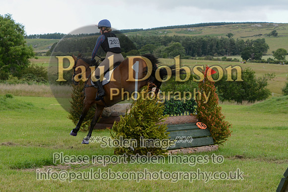 090_8796m