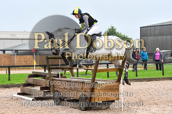 090_6833